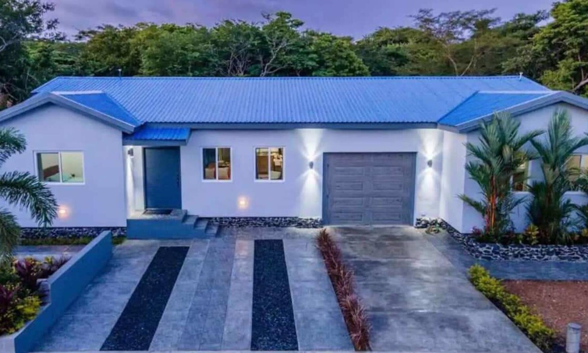 Playa Colorado House | 100 yards from beach club and playa Colorado!