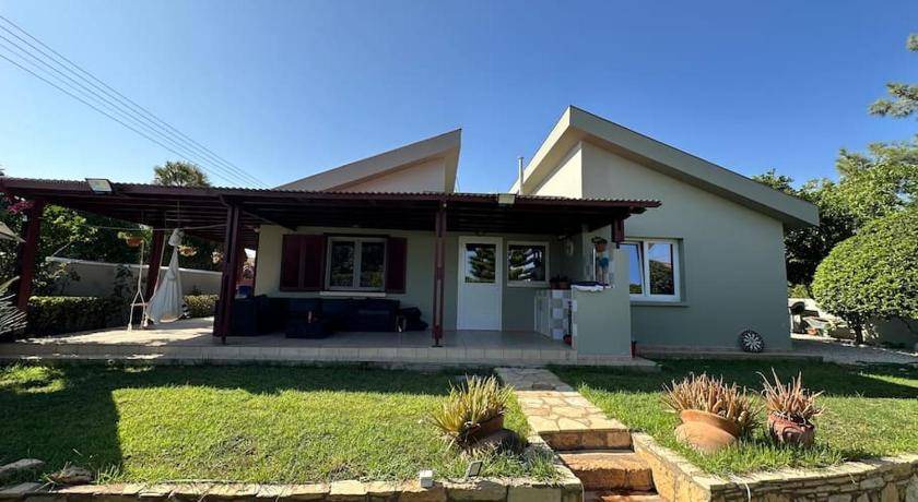 Pissouri Villa | 110 m² Villa ∙ 3 bedrooms ∙ 7 guests