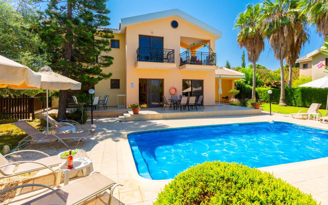 Latchi Villa | 140 m² Villa ∙ 4 bedrooms ∙ 9 guests