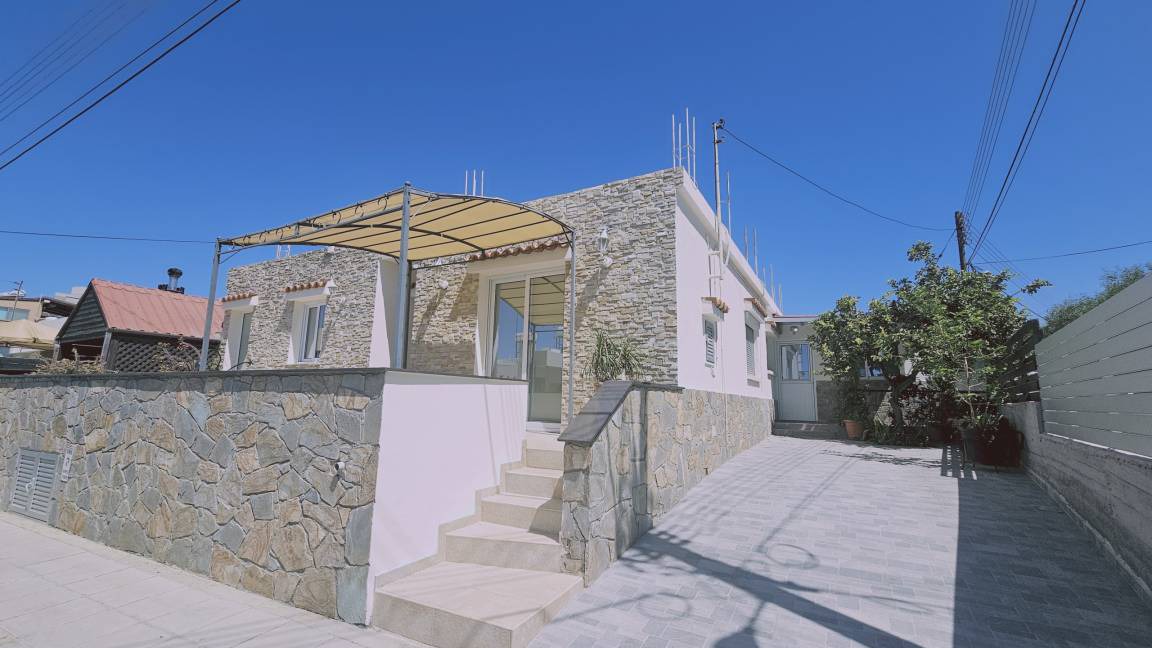 Agios Athanasios House | 150 m² House ∙ 4 bedrooms ∙ 8 guests