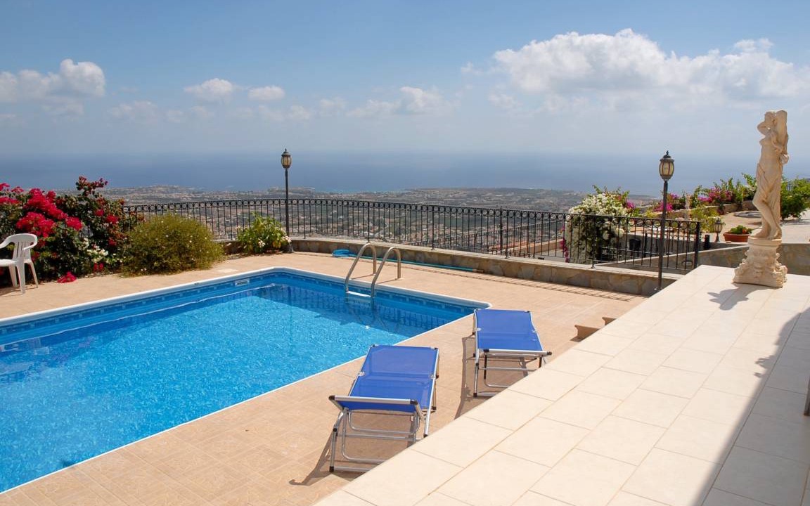 Peyia Town Villa | 150 m² Villa ∙ 3 bedrooms ∙ 6 guests