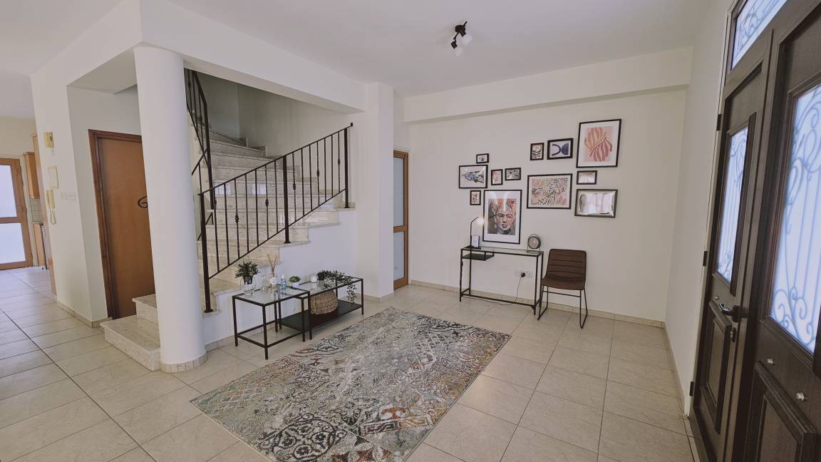 Oroklini House | 160 m² House ∙ 3 bedrooms ∙ 4 guests