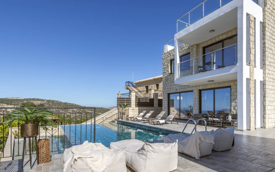 Peristerona Villa | 180 m² Villa ∙ 4 bedrooms ∙ 8 guests