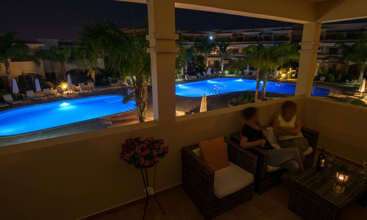 Mandria Apartment | 2 Bed Luxury Apartment Overlooking The Lush Gardens And Pools. With Spa And Gym For Guests