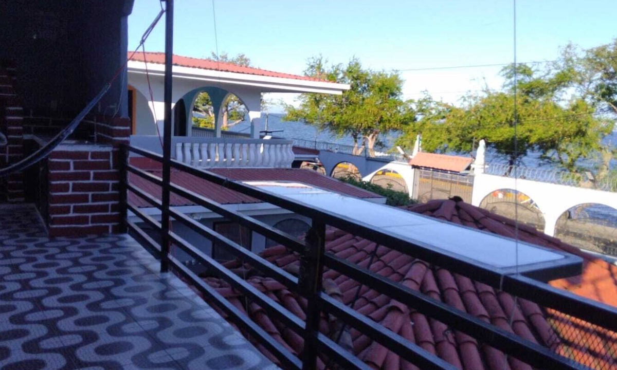 Tipitapa House | 2-bedroom house with - Spectacular Lakefront -AC in charming Granada