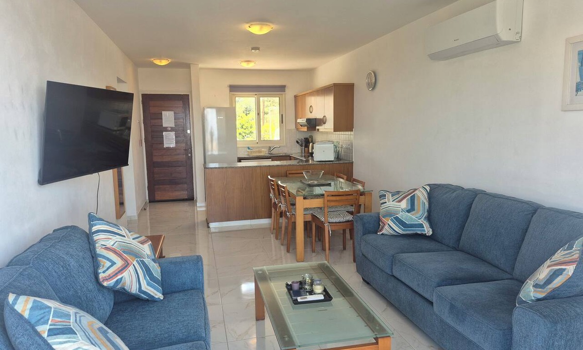 Peyia Town Apartment | 2 bedroom Penthouse apartment, stunning views, Aircon, 2 pools, Free WIFI