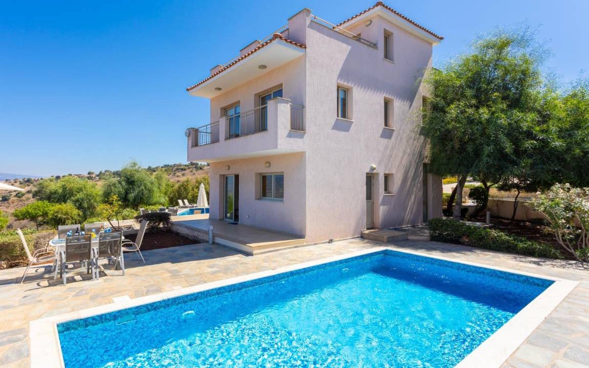 Droushia Villa | 200 m² Villa ∙ 4 bedrooms ∙ 8 guests