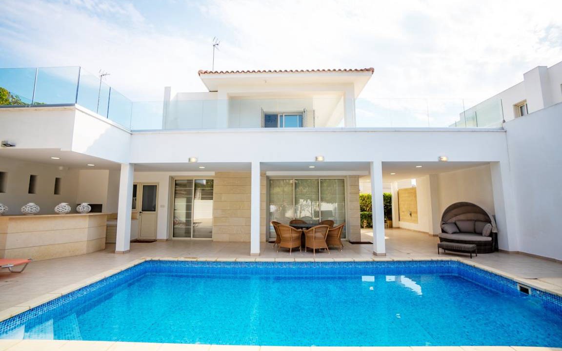 Oroklini House | 210 m² House ∙ 3 bedrooms ∙ 6 guests