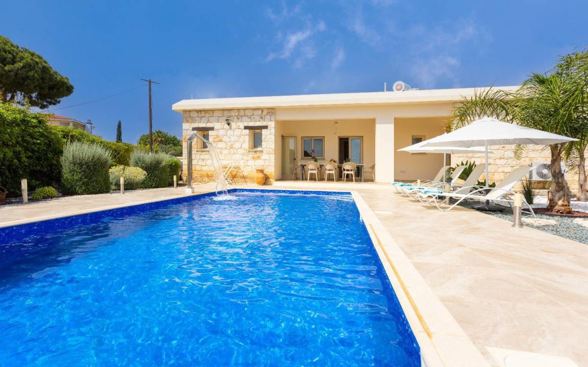 Droushia Villa | 210 m² Villa ∙ 4 bedrooms ∙ 9 guests