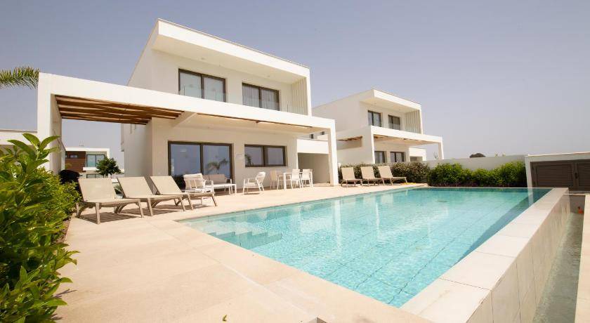Softades Villa | 250 m² Villa ∙ 3 bedrooms ∙ 6 guests