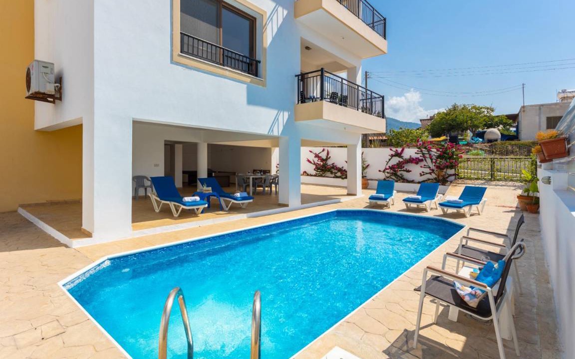 Pomos Villa | 260 m² Villa ∙ 5 bedrooms ∙ 12 guests