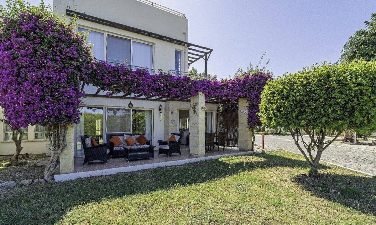 Esentepe House | 3-bedroom house in charming Esentepe-Kyrenia with AC, WiFi, pool, beach, fitness