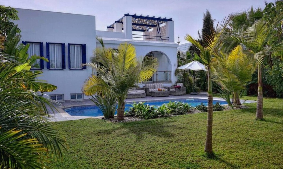 Latchi House | 3 bedroom tropical villa on the the coastline-2min to the Beach!