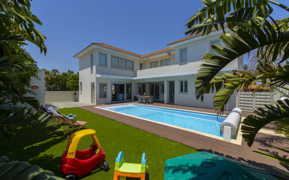 Kiti Villa | 300 m² Villa ∙ 4 bedrooms ∙ 8 guests