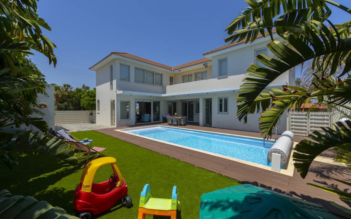 Kiti Villa | 300 m² Villa ∙ 4 bedrooms ∙ 8 guests