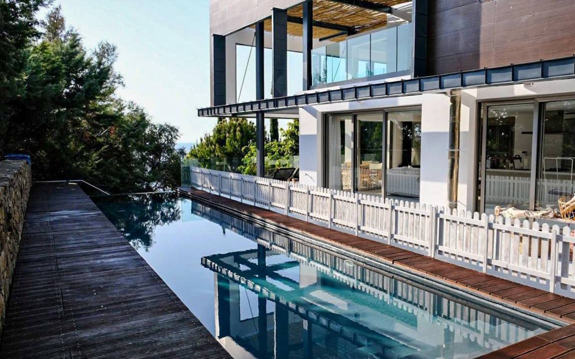 Latchi Villa | 300 m² Villa ∙ 5 bedrooms ∙ 14 guests