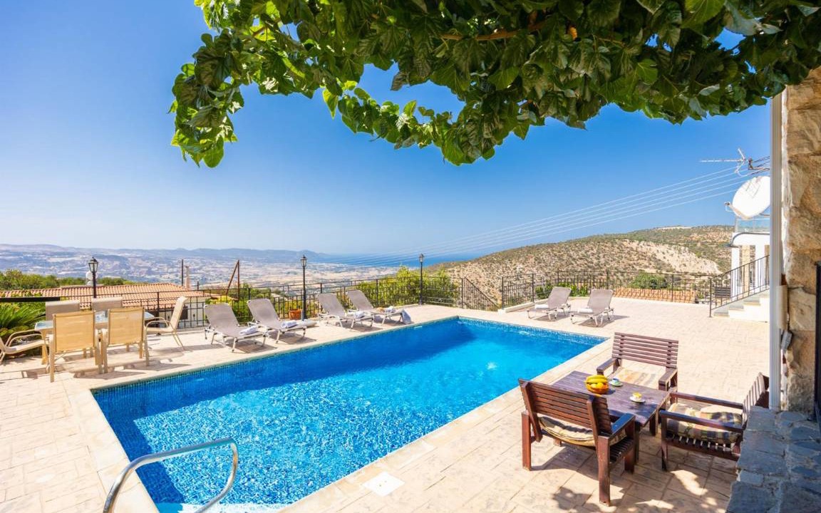 Peristerona Villa | 398 m² Villa ∙ 5 bedrooms ∙ 11 guests