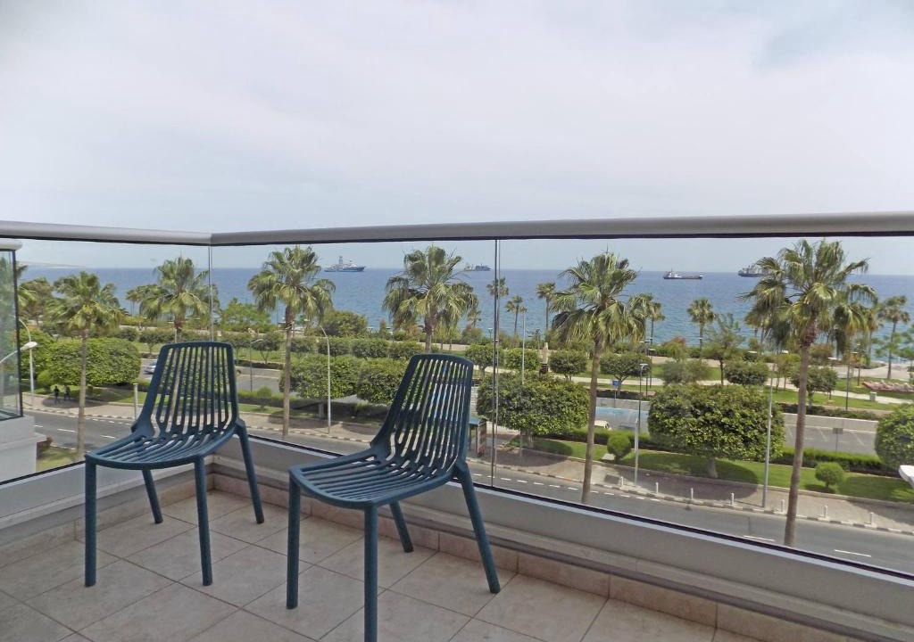 Historical Center Apartment | 3b Seafront Retro apt - Olympic beach