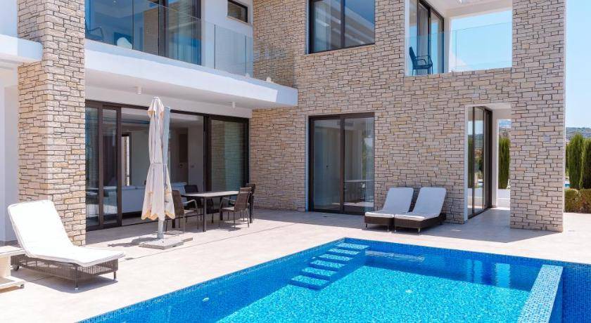 Agios Georgios Pegeias Villa | 400 m² Villa ∙ 6 bedrooms ∙ 12 guests