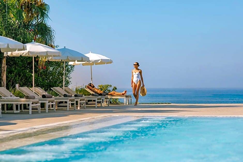 Geroskipou Hotel | 5-Star Hotel ∙ The Ivi Mare - Designed for Adults by Louis Hotels