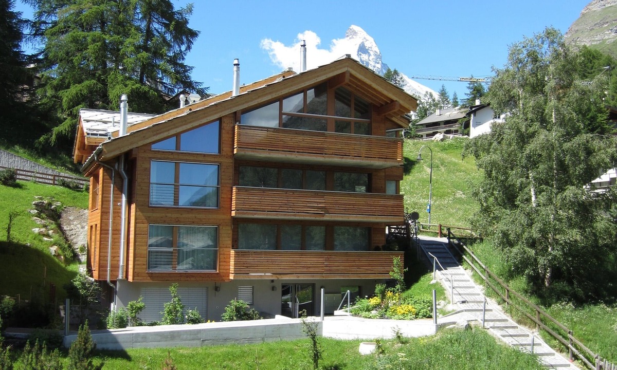Zermatt Apartment | 6 minutes from downtown and the MatterhornParadise station, next to the ski bus stop