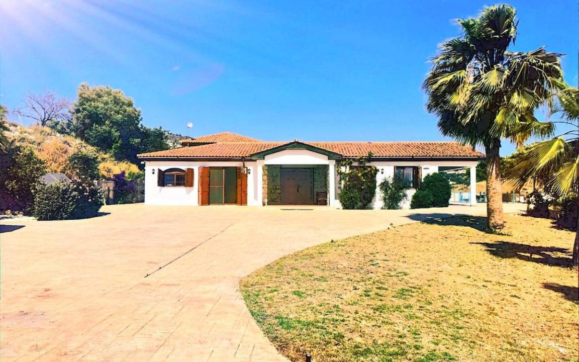 Armou House | 600 m² House ∙ 5 bedrooms ∙ 16 guests