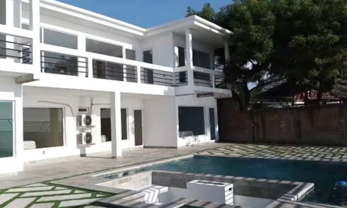 Puerto Sandino House | 7-bedroom Beach Front house in Play Miramar with AC