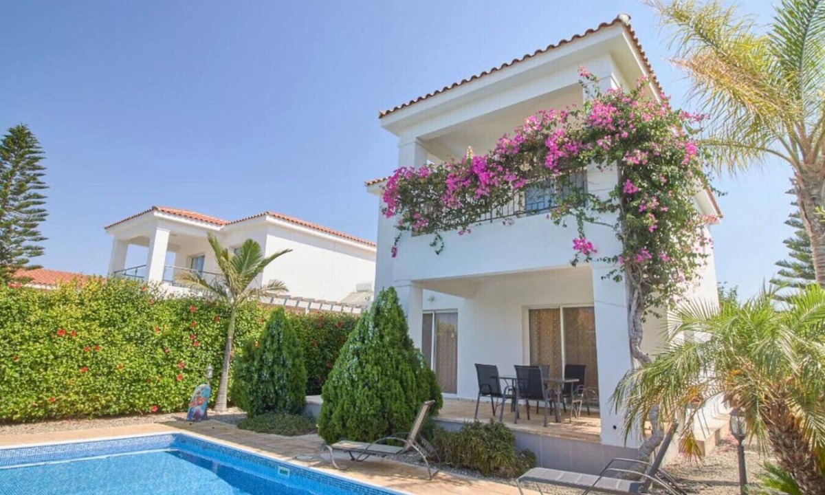 Pegeia Villa | A 3 bedroom villa with a private pool and 2 minutes from beach!