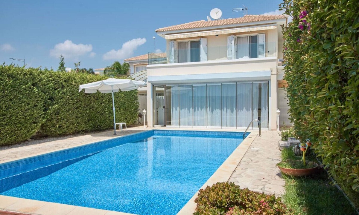 Pegeia House | A 3 bedroom villa with a sea-view close to Coral Bay high street.