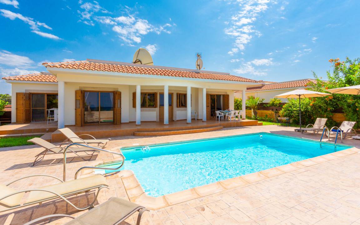 Polis Villa | Achilles Beach Villa: Large Private Pool, Walk to Beach, Sea Views, A/C, WiFi