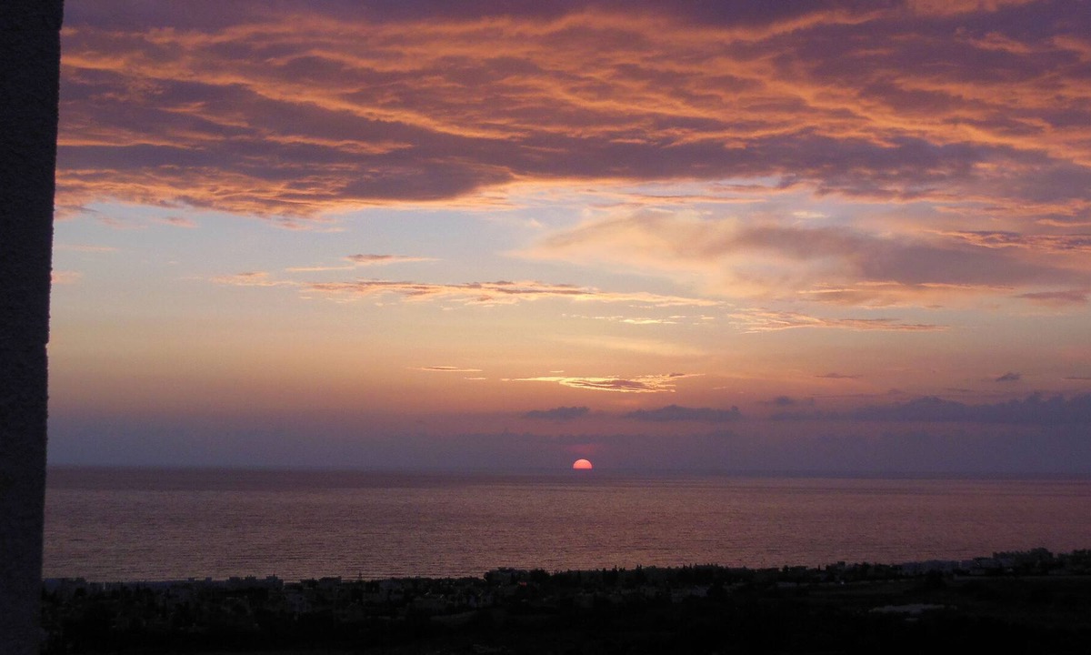 Melanos House | Amazing sea view location - Spacious 2 Bedroom 2 Bathroom House - Wifi & air-con