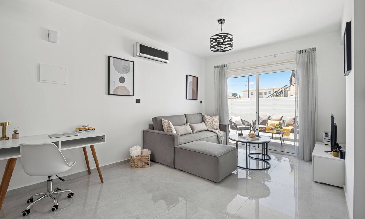 Universal Apartment | Amber Suites – Suite with Private Yard