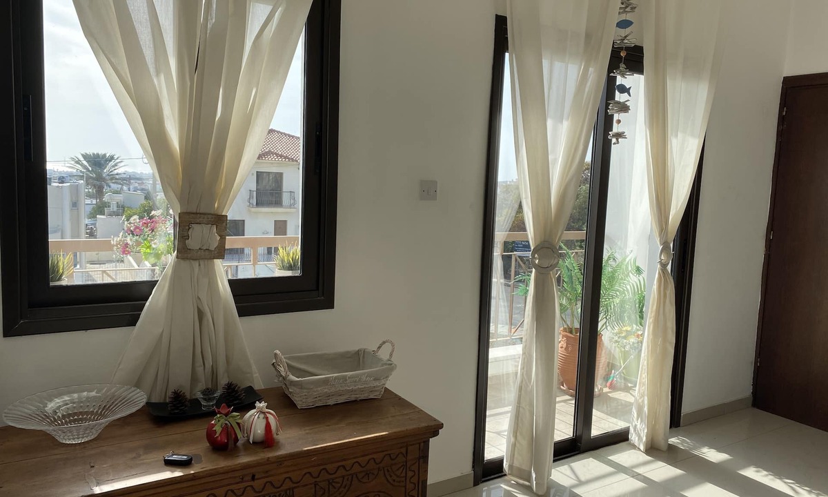 Oroklini Apartment | Apartment Sleeps 4 With Sea Views