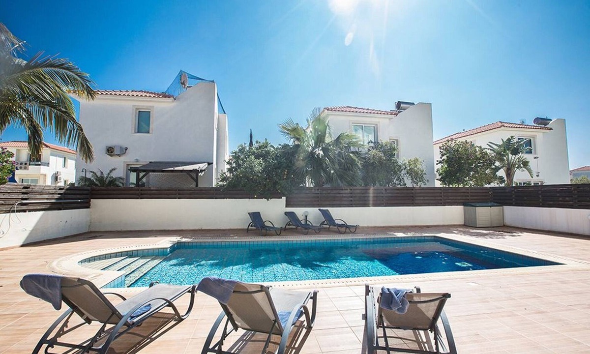 Pernera Villa | Apt Pernera Dyo - Modern 2 Bedroom Central Pernera Apt with Communal Pool