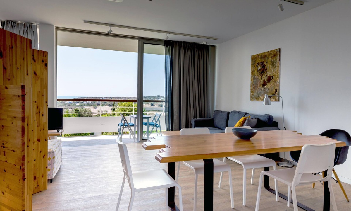 Pentakomo Apartment | Artistic Studio in Limassol, by the Sea