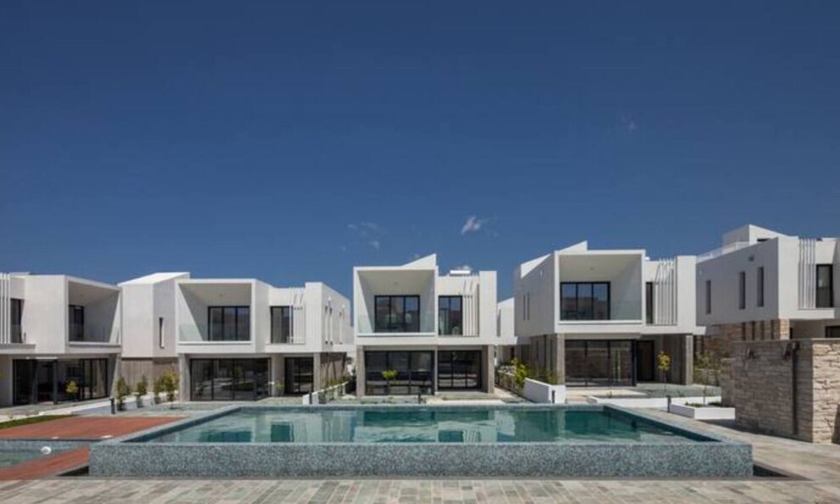 Emba Villa | Avalon 1 Villa 11 Kosta 3 Bedroom Villa with communal pool