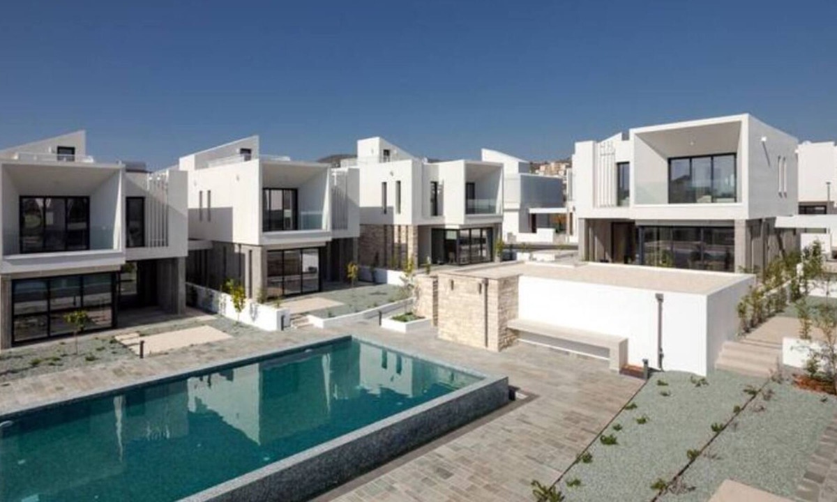 Emba Villa | Avalon 1 Villa 9 3-Bedroom Villa with Communal Pool