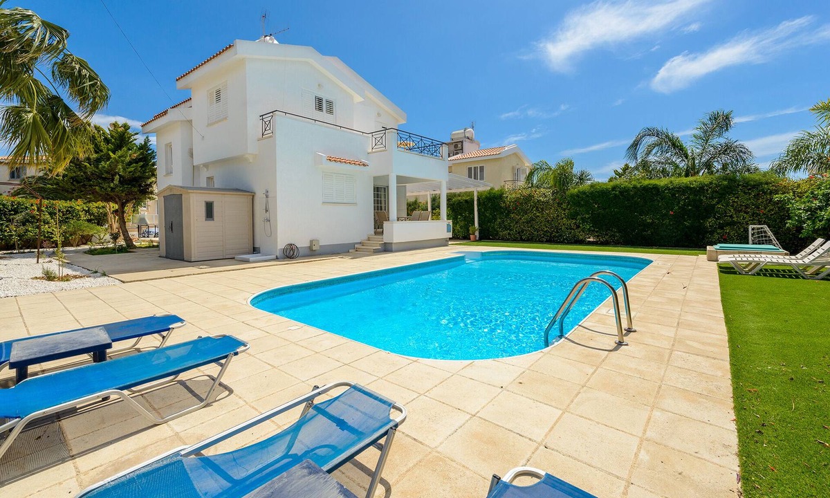 Ayia Napa Villa | Ayia Napa Holiday Villa MA3 - a villa that sleeps 8 guests in 4 bedrooms