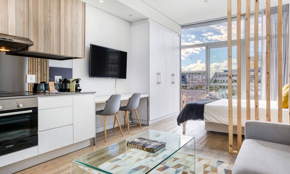 Cape Town City Centre Apartment | Backup-Power Modern New York Style Luxury Apartment on Popular Bree Street