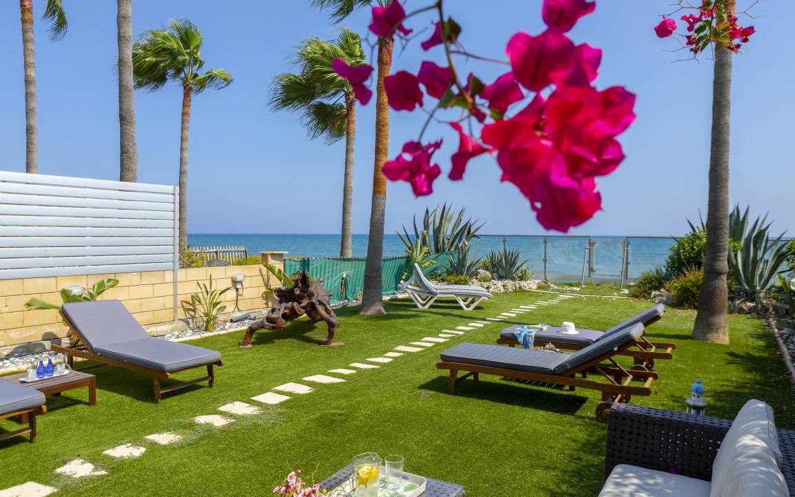 Meneou Villa | Beachfront Villa Meneou 3