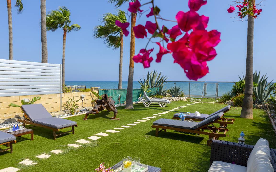 Meneou Villa | Beachfront Villa Meneou 3