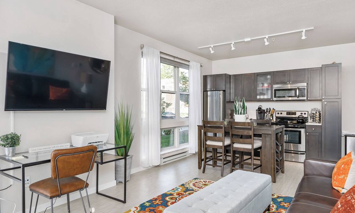 Powderhorn Apartment | Beautiful 1-Bedroom Apartment@Walk to Uptown@Fast WiFi@In-Unit W/D