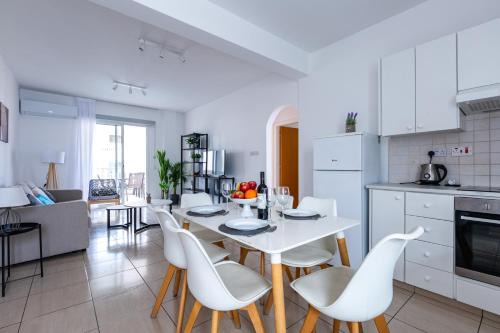 Universal Apartment | Beautiful 2 bed apartment in Paphos Cyprus