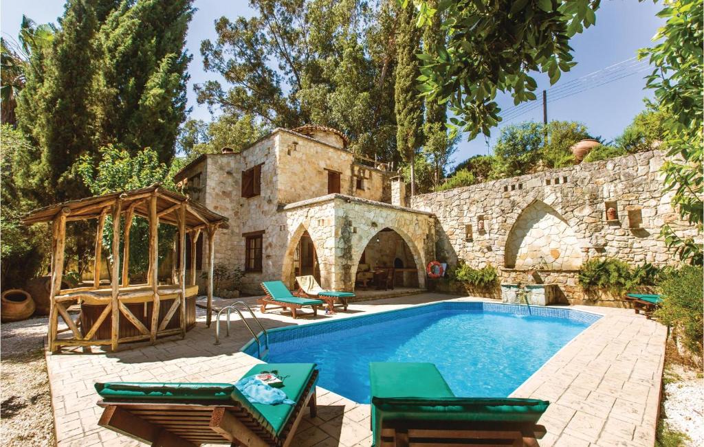Miliou House | Beautiful home in Miliou Paphos with 3 Bedrooms, Jacuzzi and Outdoor swimming pool