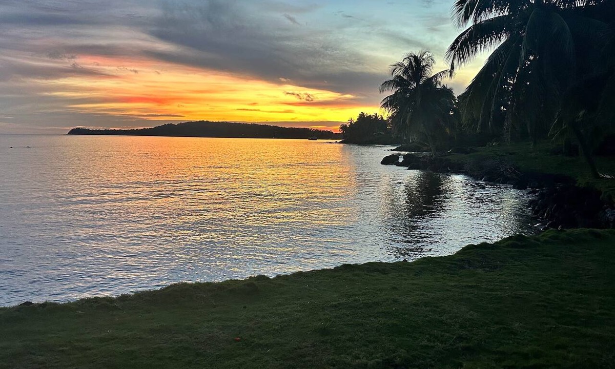Corn Island Hotel | Brand-New Oceanfront Queen Room