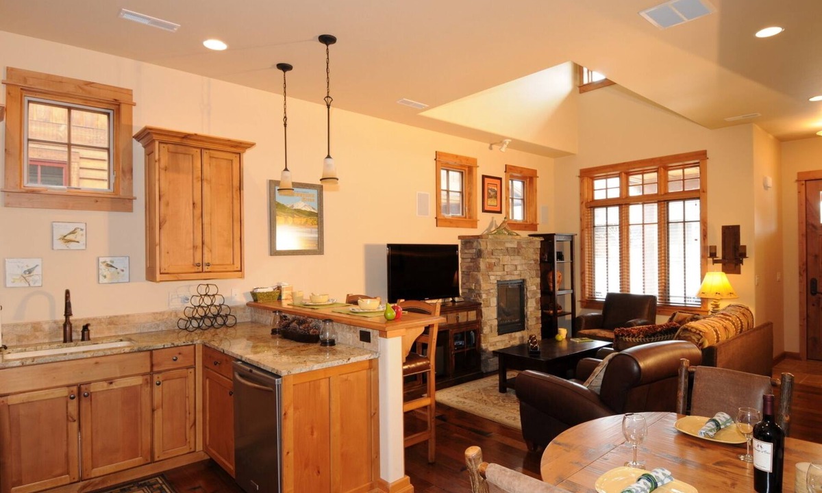 Bozeman House | Bridger Bungalow - An elegant townhome close to Bozeman and golf course!