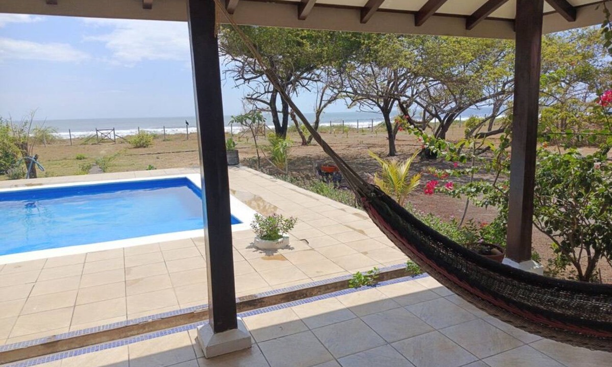 Salinas Grandes House | Casa Amarilla & Pool at Playa Tesoro