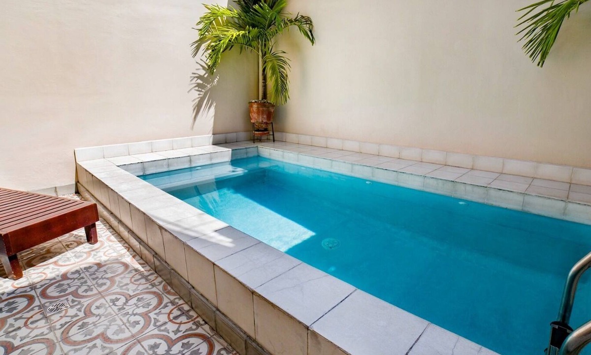 Granada House | CASA DELUS Fabulous Home with Private in Door Pool within Tourist Location