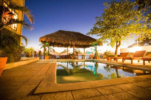 Puerto Sandino Resort | Casa la barra surf resort