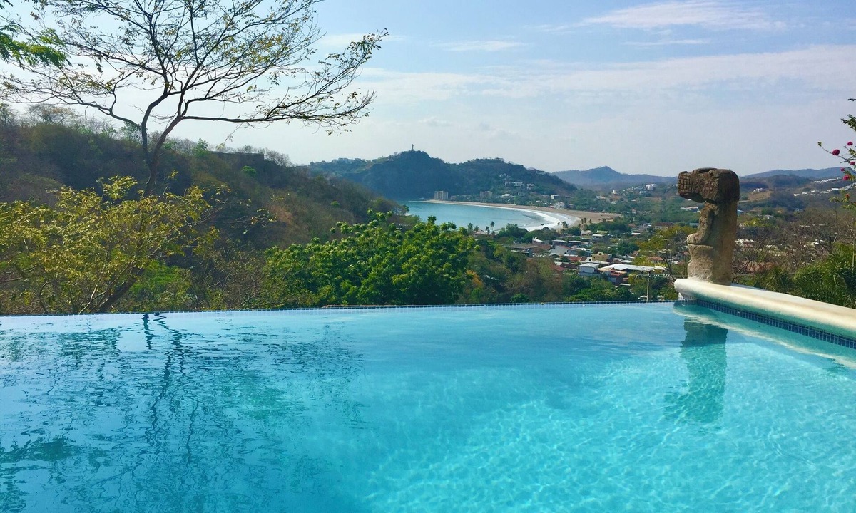 Paradise Bay House | Casa Sueños: Stunning Bay-view Retreat Infinity Pool Walk to Town Sleeps 9